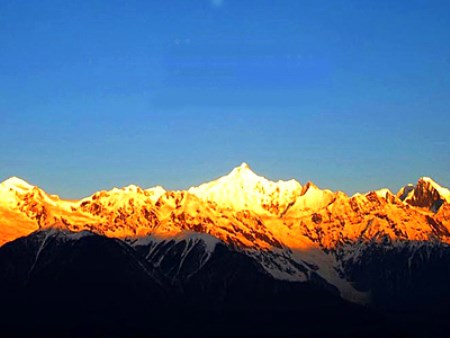 梅里雪山-日照金山.jpg